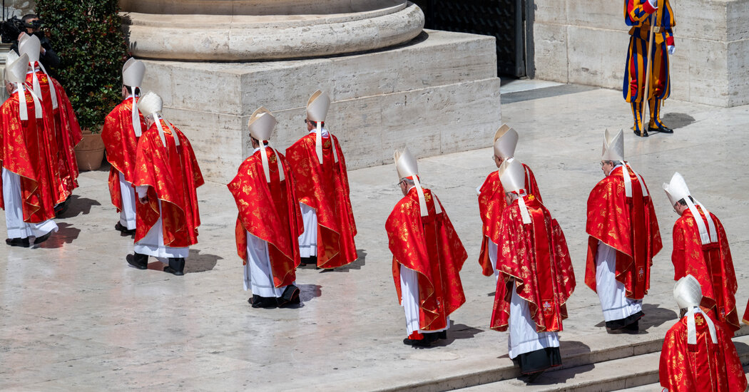 Live Updates: Black Smoke Signals That Cardinals Still Haven’t Chosen a Pope