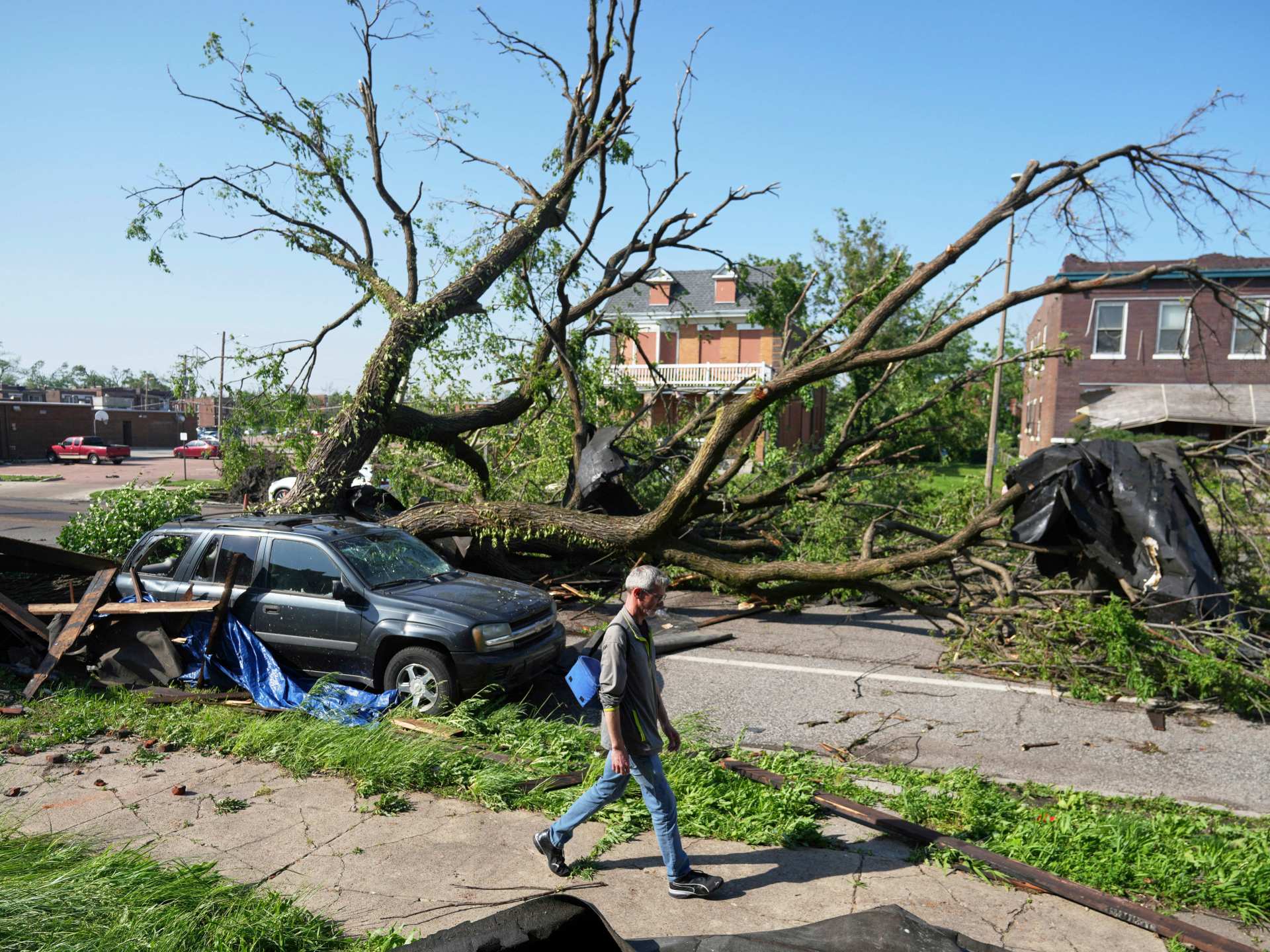 Storms kill at least 21 in US states of Missouri and Kentucky | Weather News