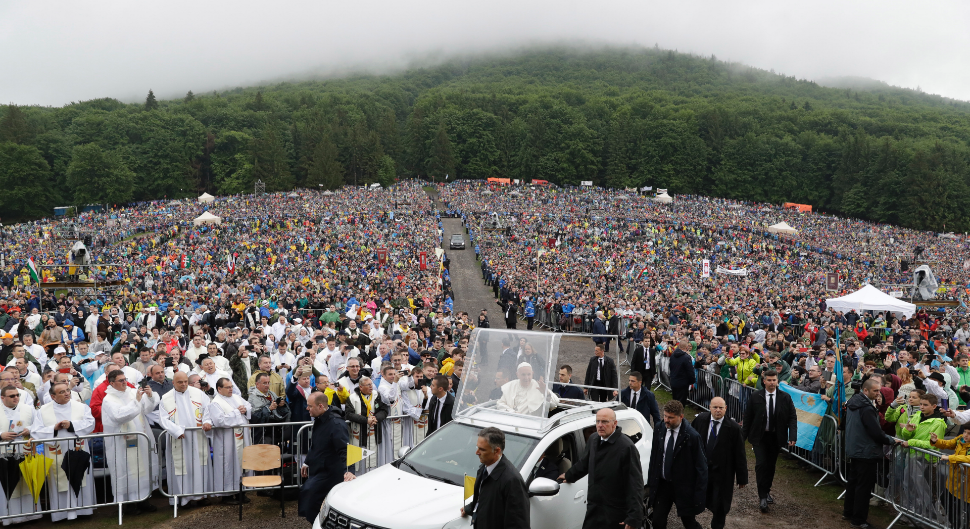 Thousands of pilgrims observe traditional Pentecost at Șumuleu Ciuc in Romania